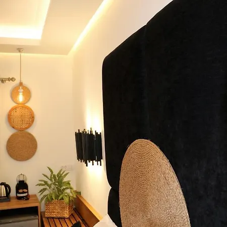 Angelica'S Deluxe Rooms In Adamas Exterior photo