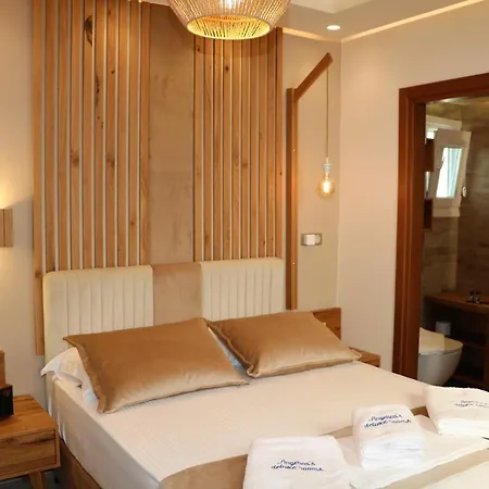 Angelica'S Deluxe Rooms In Adamas Exterior photo