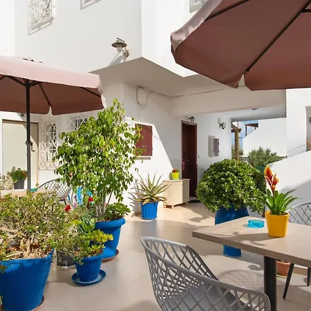 Angelica'S Deluxe Rooms In Adamas Exterior photo